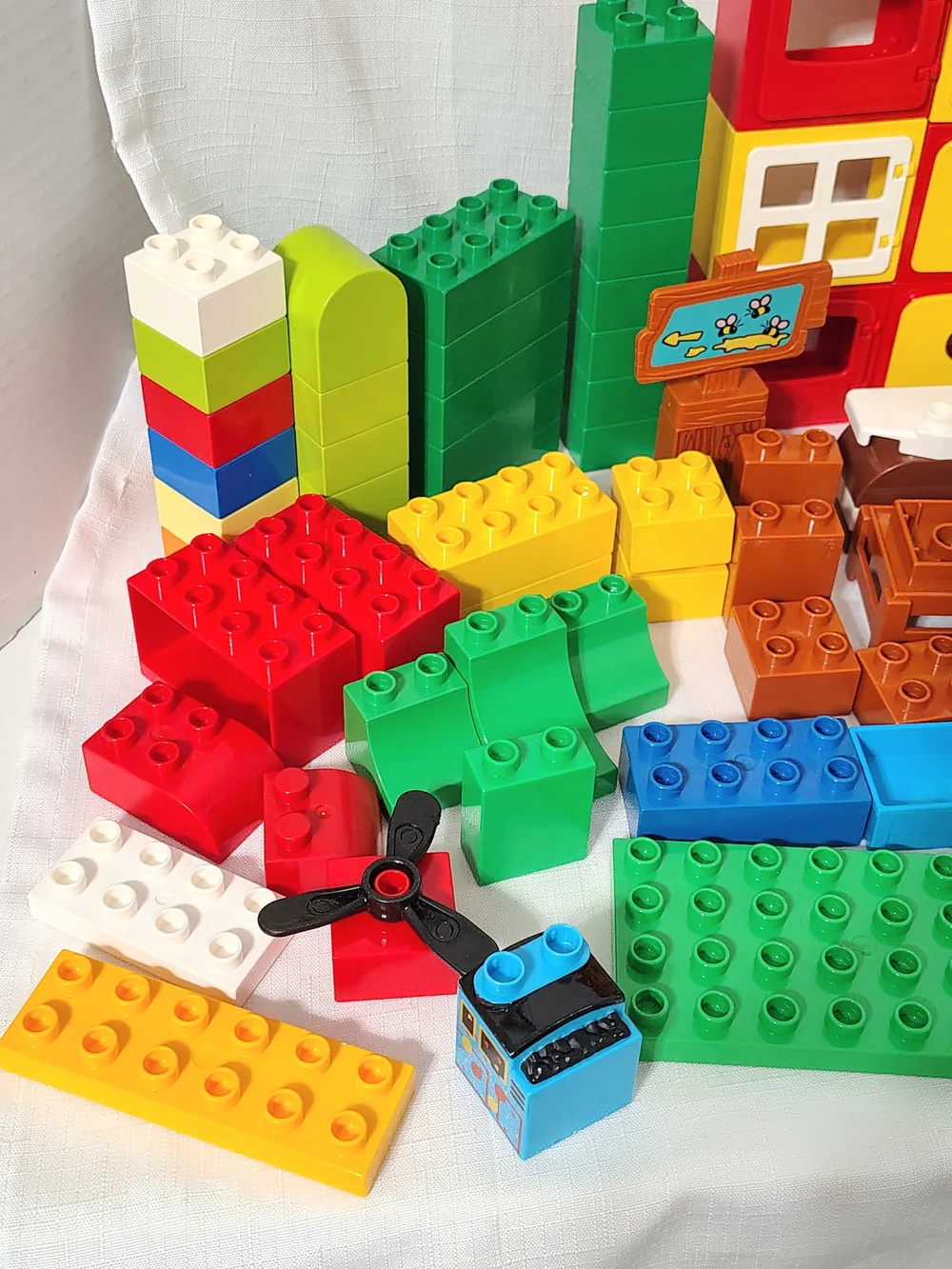 Lego Duplo Lot Plus A Few Novelty Mega Bloks Dora The Explorer Yo Gaba 98 Pieces